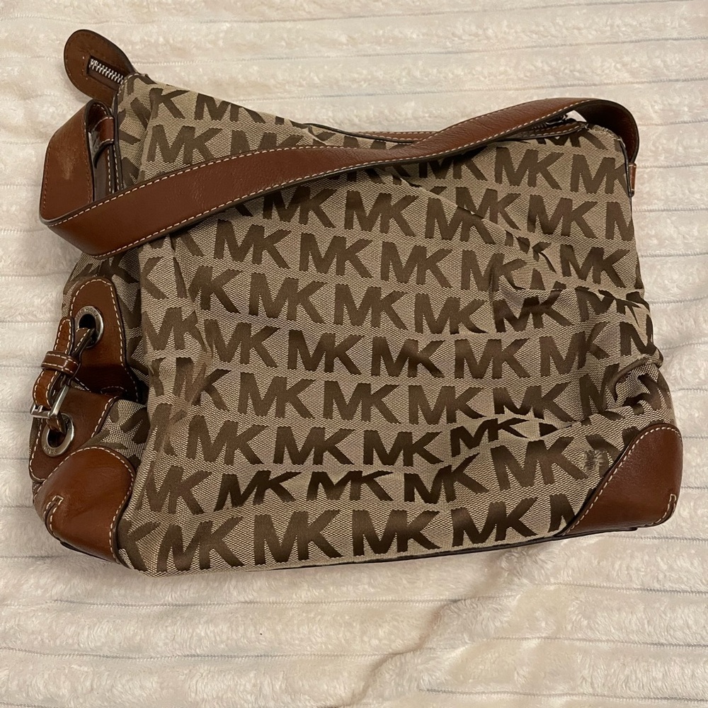 2 MICHAEL KORS BAG WITH FREE PINK TOTE - Picture 9 of 9